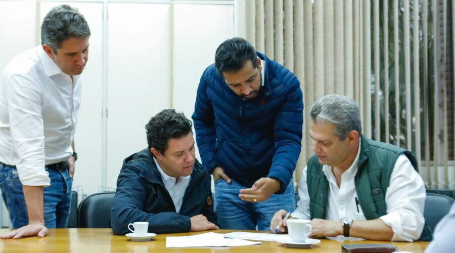 Durante a visita, o prefeito Silvio Barros apresentou ao secretário Guto Silva os projetos estruturantes, que vão trazer soluções concretas para a mobilidade e qualidade de vida da população. (Credito: Divulgação / PMM)